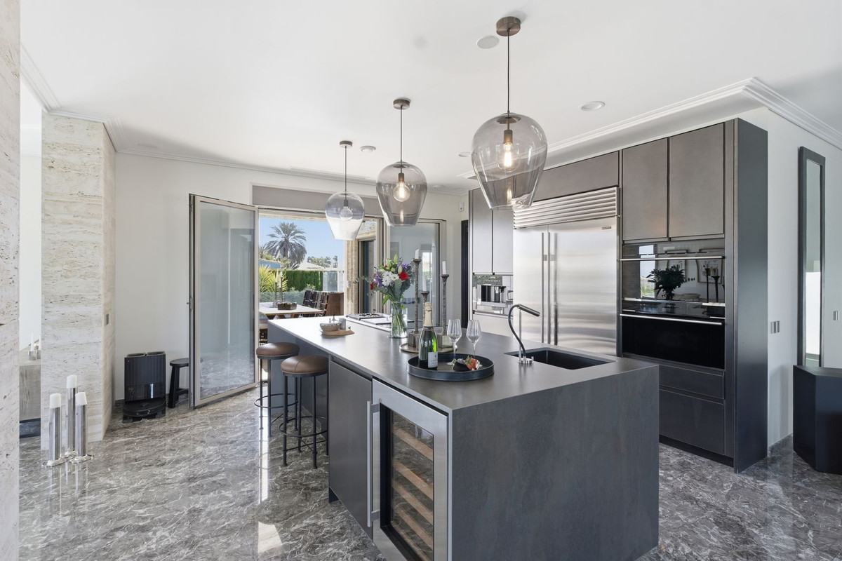 6 Bed Townhouse for sale in La Zenia Costa Blanca, Alicante, Spain