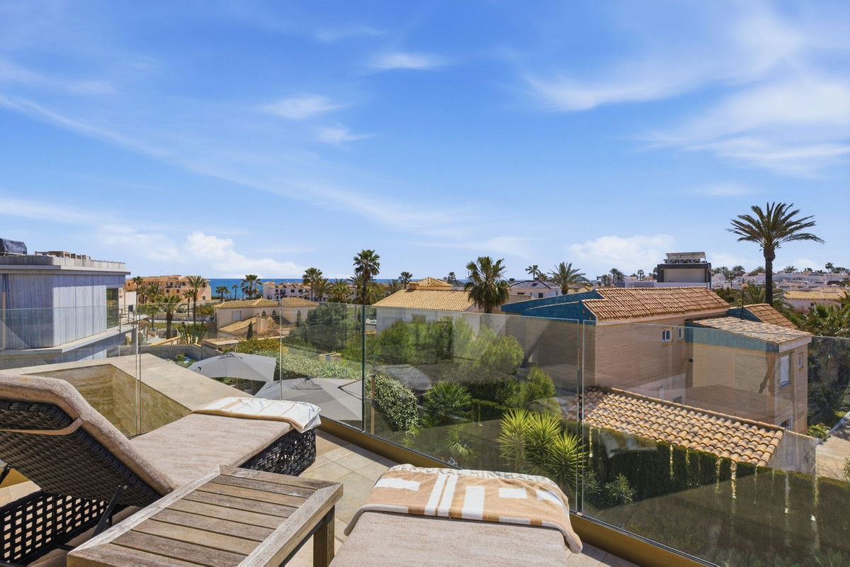 6 Bed Townhouse for sale in La Zenia Costa Blanca, Alicante, Spain
