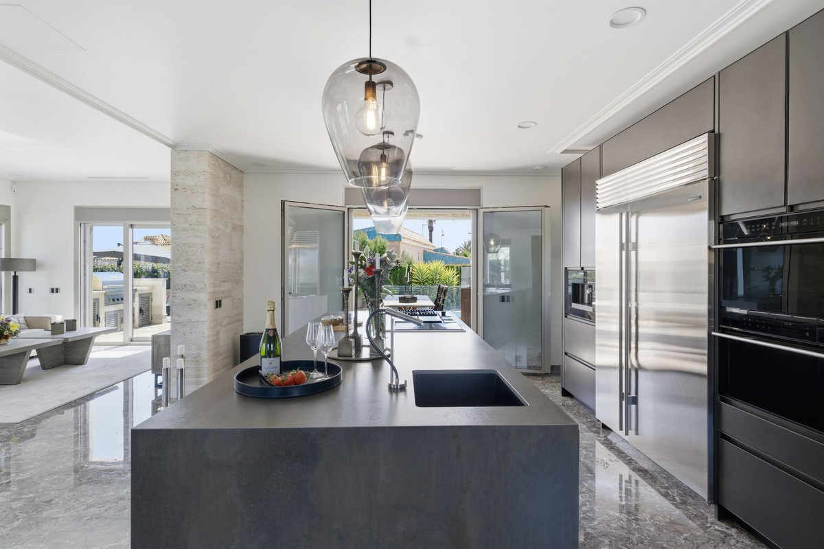 6 Bed Townhouse for sale in La Zenia Costa Blanca, Alicante, Spain
