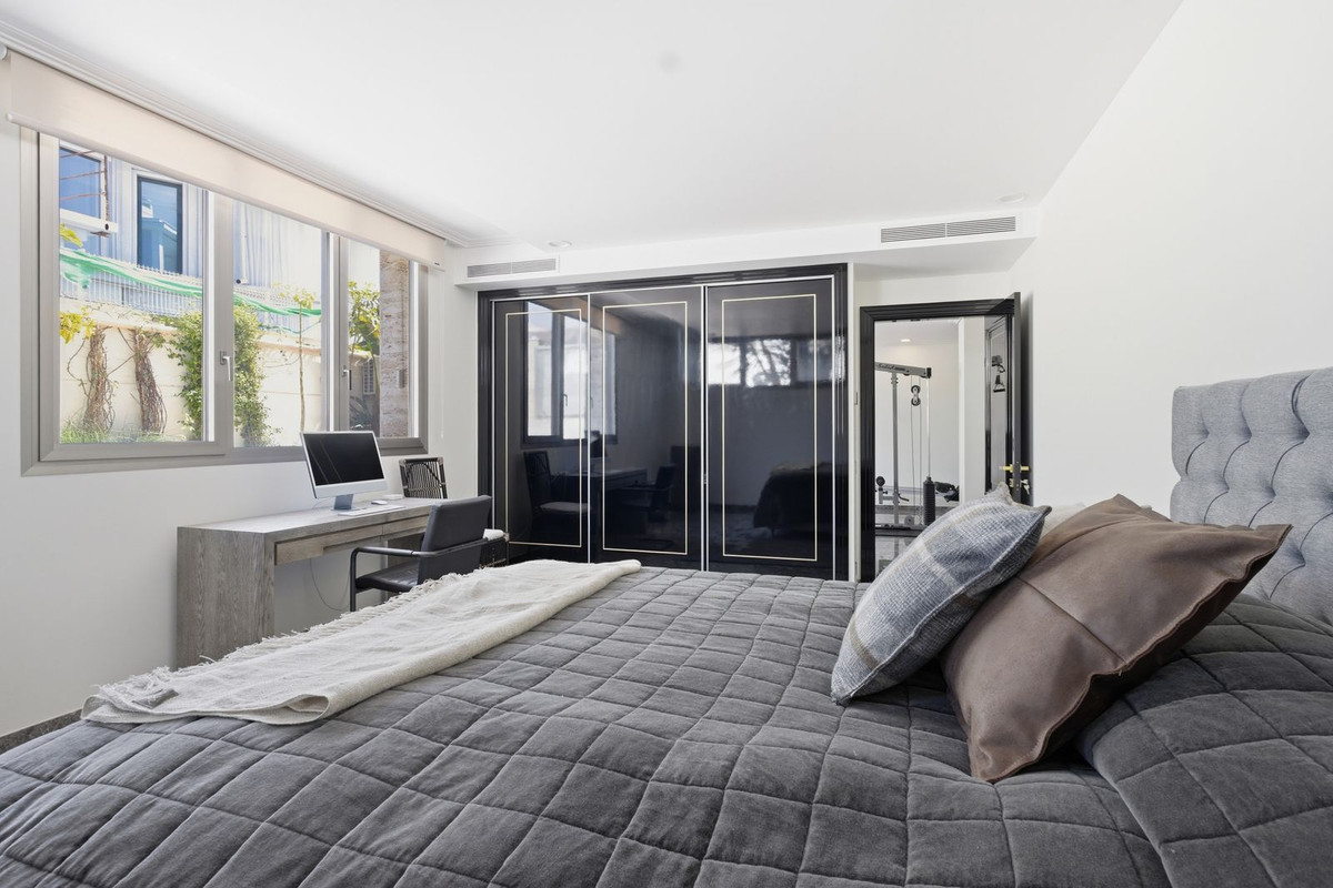 6 Bed Townhouse for sale in La Zenia Costa Blanca, Alicante, Spain