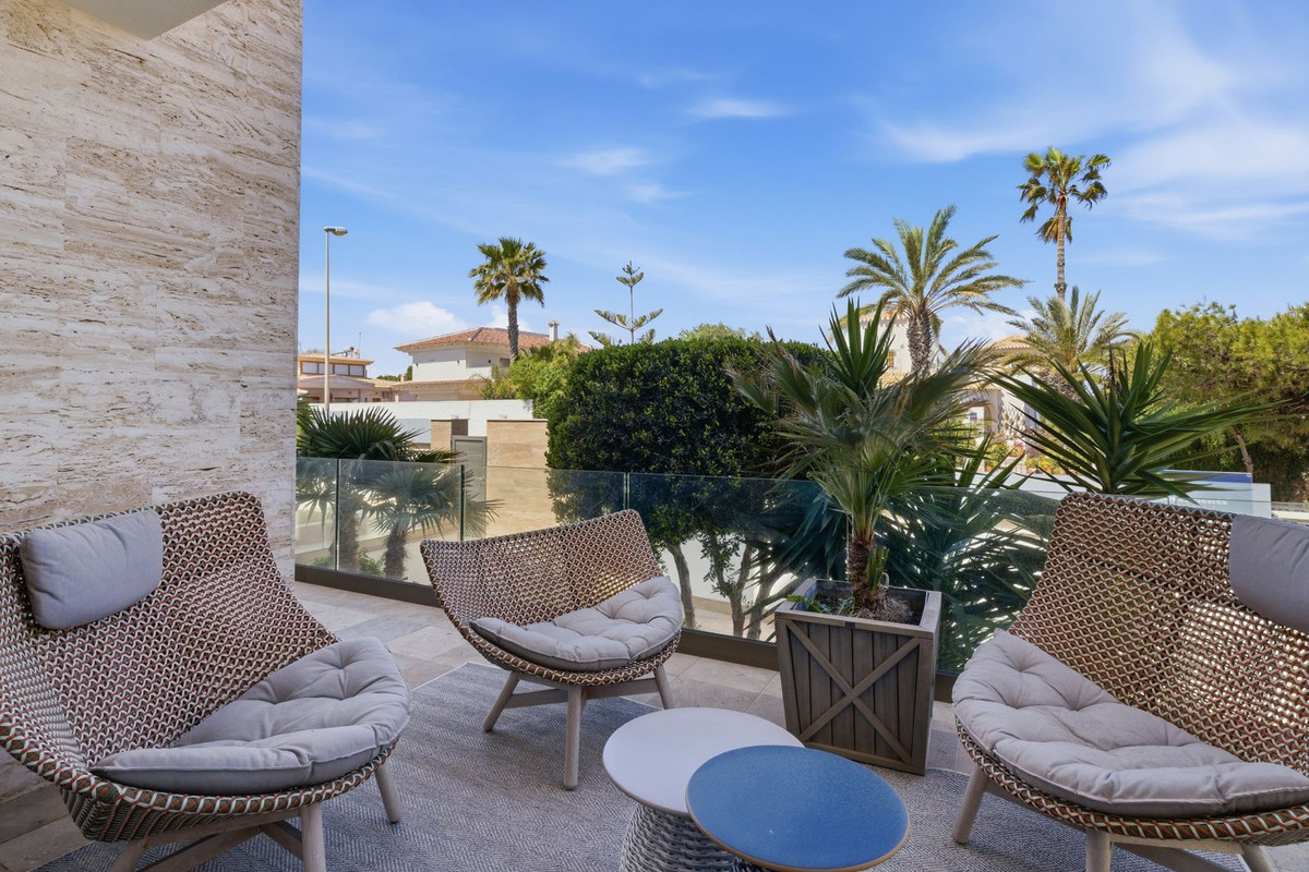 6 Bed Townhouse for sale in La Zenia Costa Blanca, Alicante, Spain
