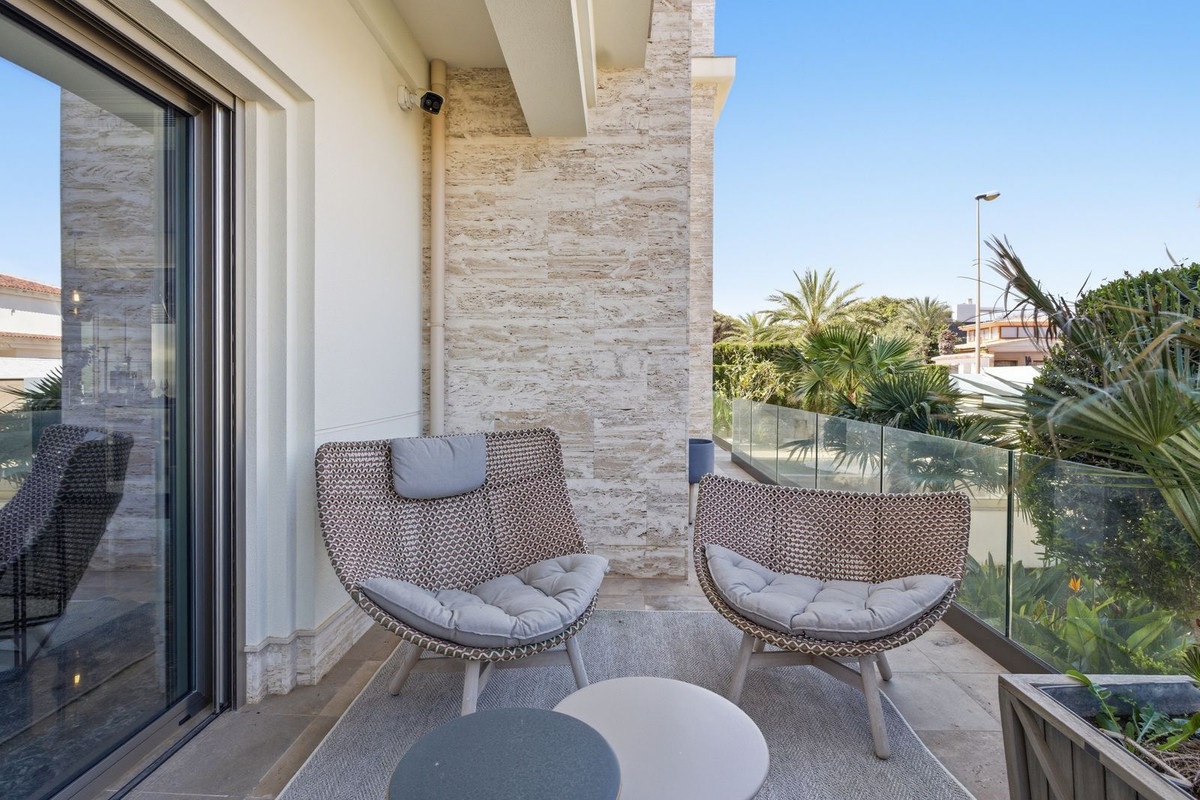 6 Bed Townhouse for sale in La Zenia Costa Blanca, Alicante, Spain