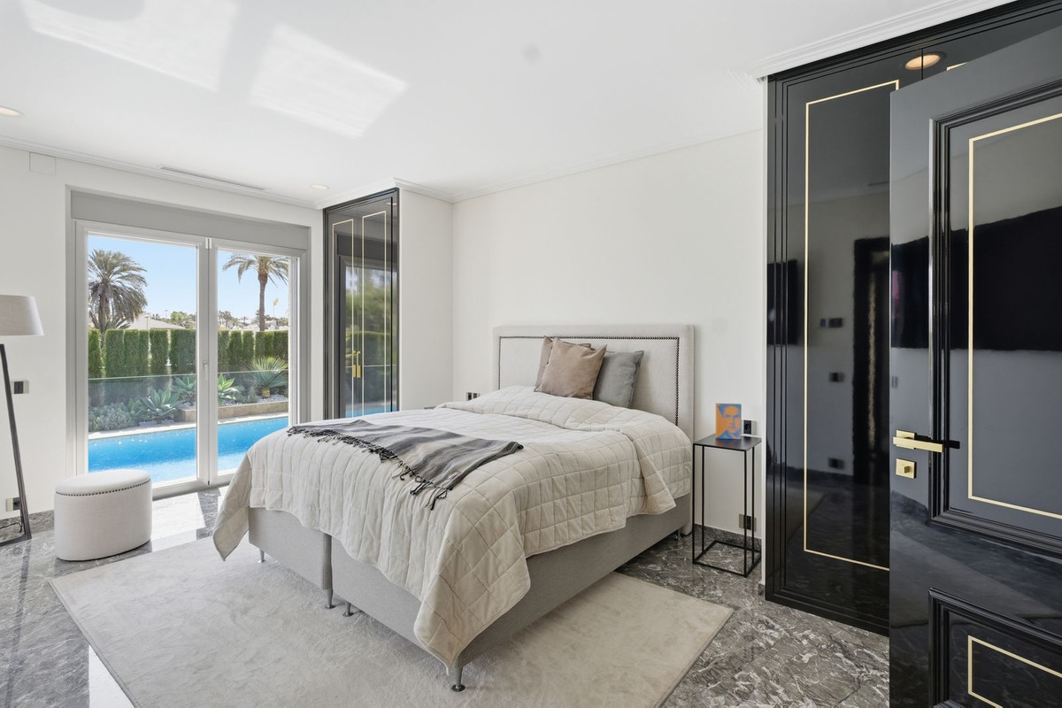 6 Bed Townhouse for sale in La Zenia Costa Blanca, Alicante, Spain
