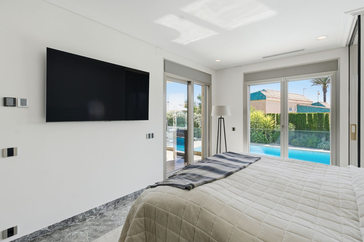 6 Bed Townhouse for sale in La Zenia Costa Blanca, Alicante, Spain