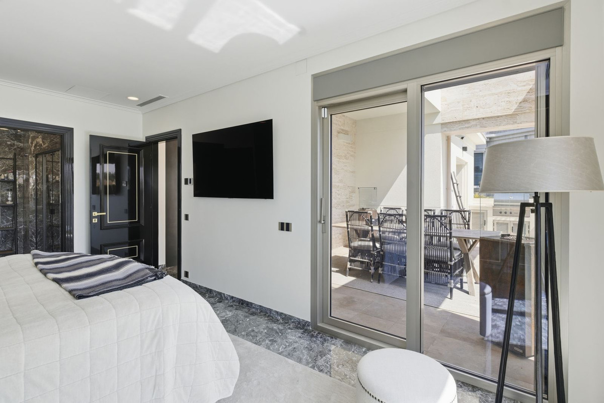 6 Bed Townhouse for sale in La Zenia Costa Blanca, Alicante, Spain