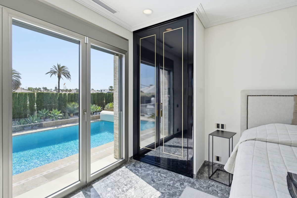6 Bed Townhouse for sale in La Zenia Costa Blanca, Alicante, Spain