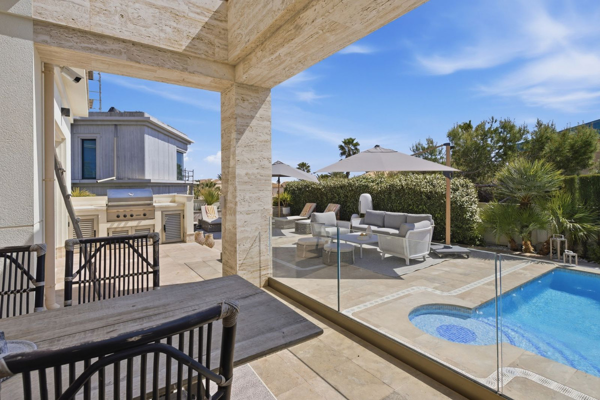 6 Bed Townhouse for sale in La Zenia Costa Blanca, Alicante, Spain