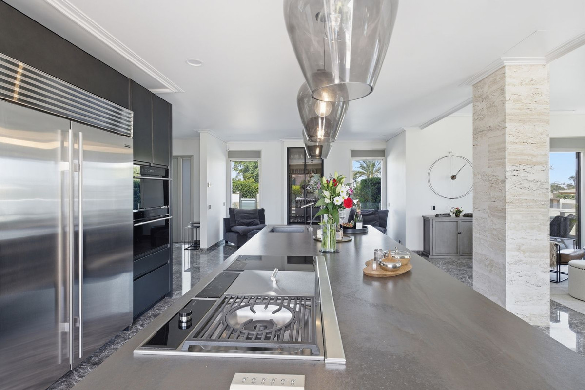 6 Bed Townhouse for sale in La Zenia Costa Blanca, Alicante, Spain