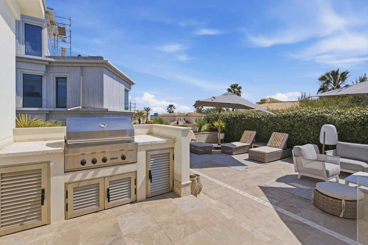 6 Bed Townhouse for sale in La Zenia Costa Blanca, Alicante, Spain