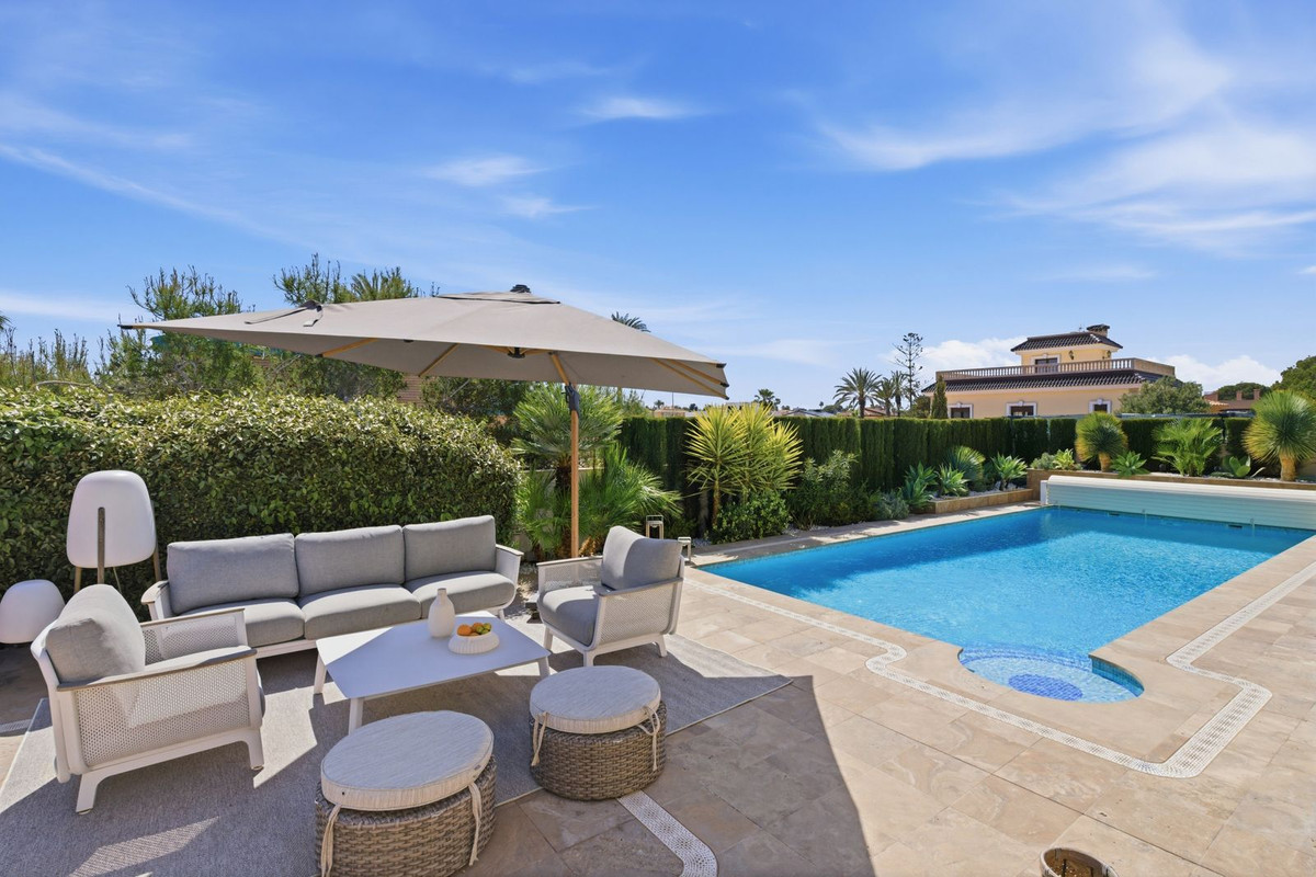 6 Bed Townhouse for sale in La Zenia Costa Blanca, Alicante, Spain