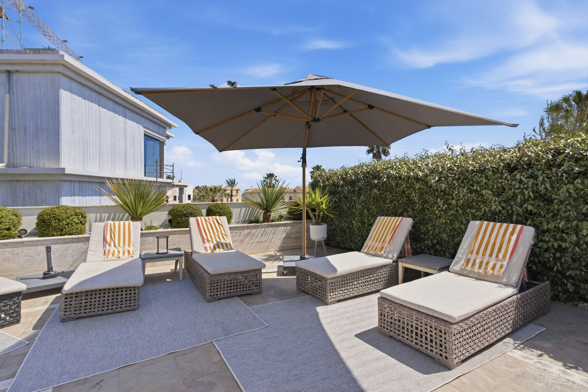 6 Bed Townhouse for sale in La Zenia Costa Blanca, Alicante, Spain