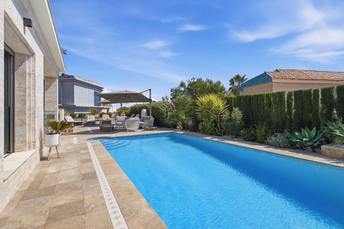 6 Bed Townhouse for sale in La Zenia Costa Blanca, Alicante, Spain