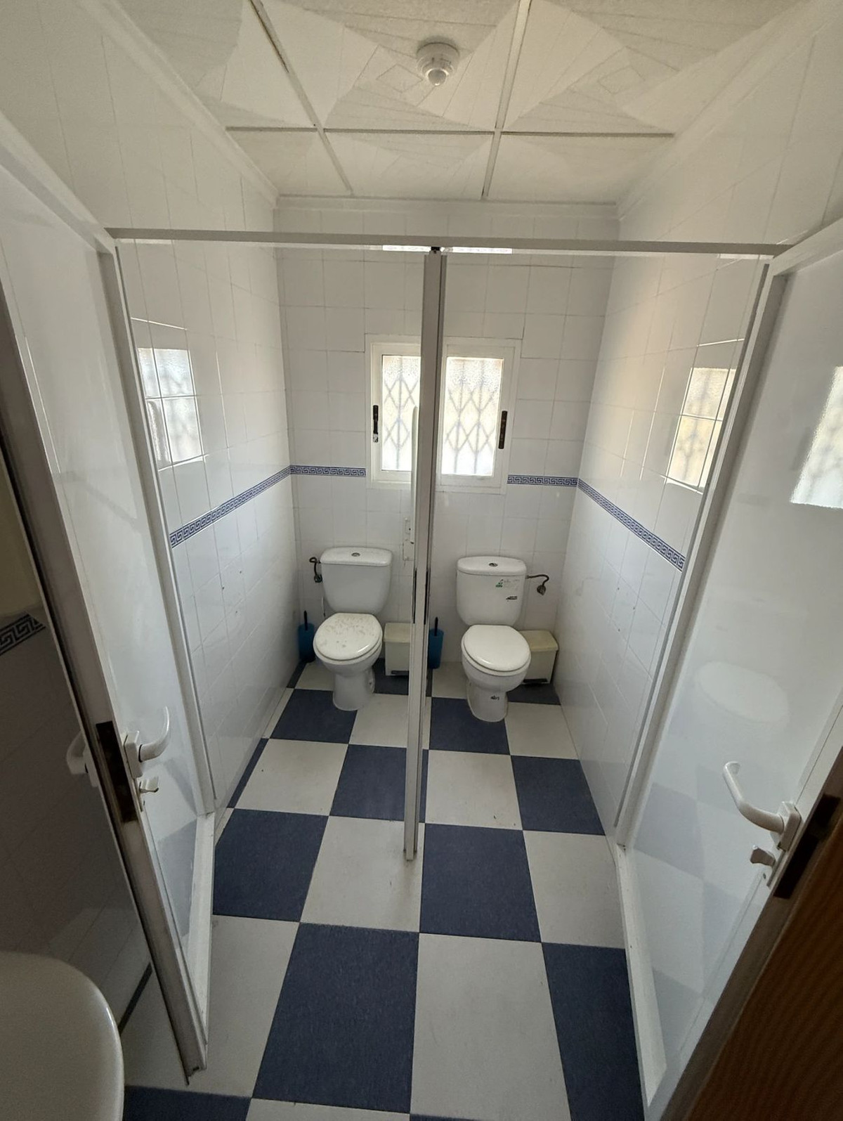 3 Bed Commercial unit for sale in Villamartin Costa Blanca, Alicante, Spain