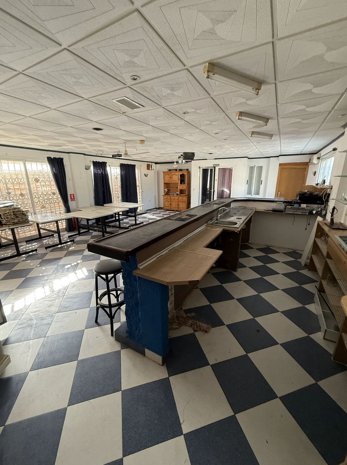 3 Bed Commercial unit for sale in Villamartin Costa Blanca, Alicante, Spain