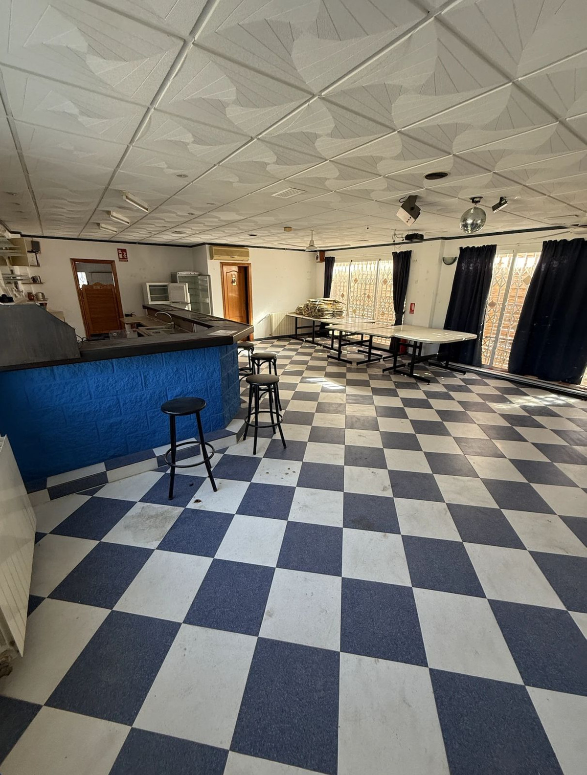3 Bed Commercial unit for sale in Villamartin Costa Blanca, Alicante, Spain