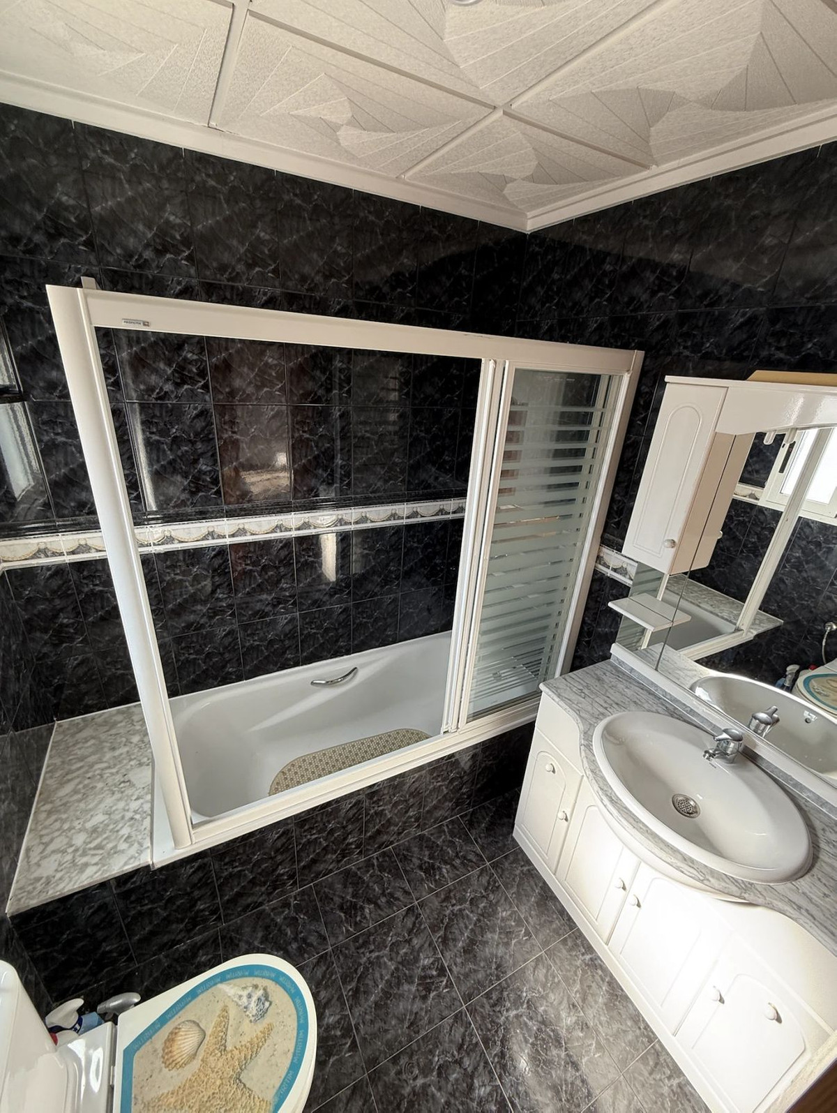 3 Bed Commercial unit for sale in Villamartin Costa Blanca, Alicante, Spain