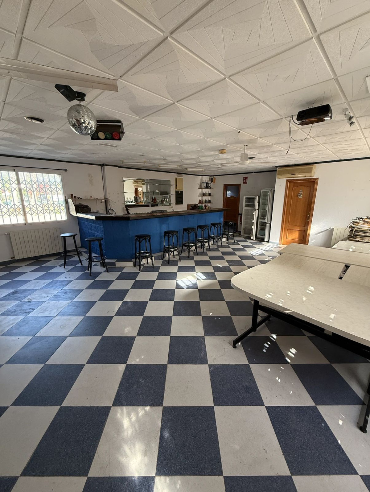 3 Bed Commercial unit for sale in Villamartin Costa Blanca, Alicante, Spain