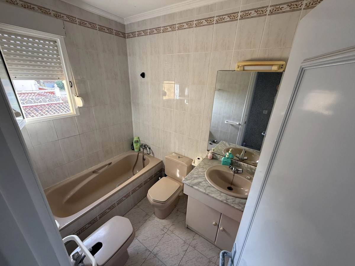 Se vende Villa - Chalet de 6 dormitorios en Costa Blanca, Alicante, España