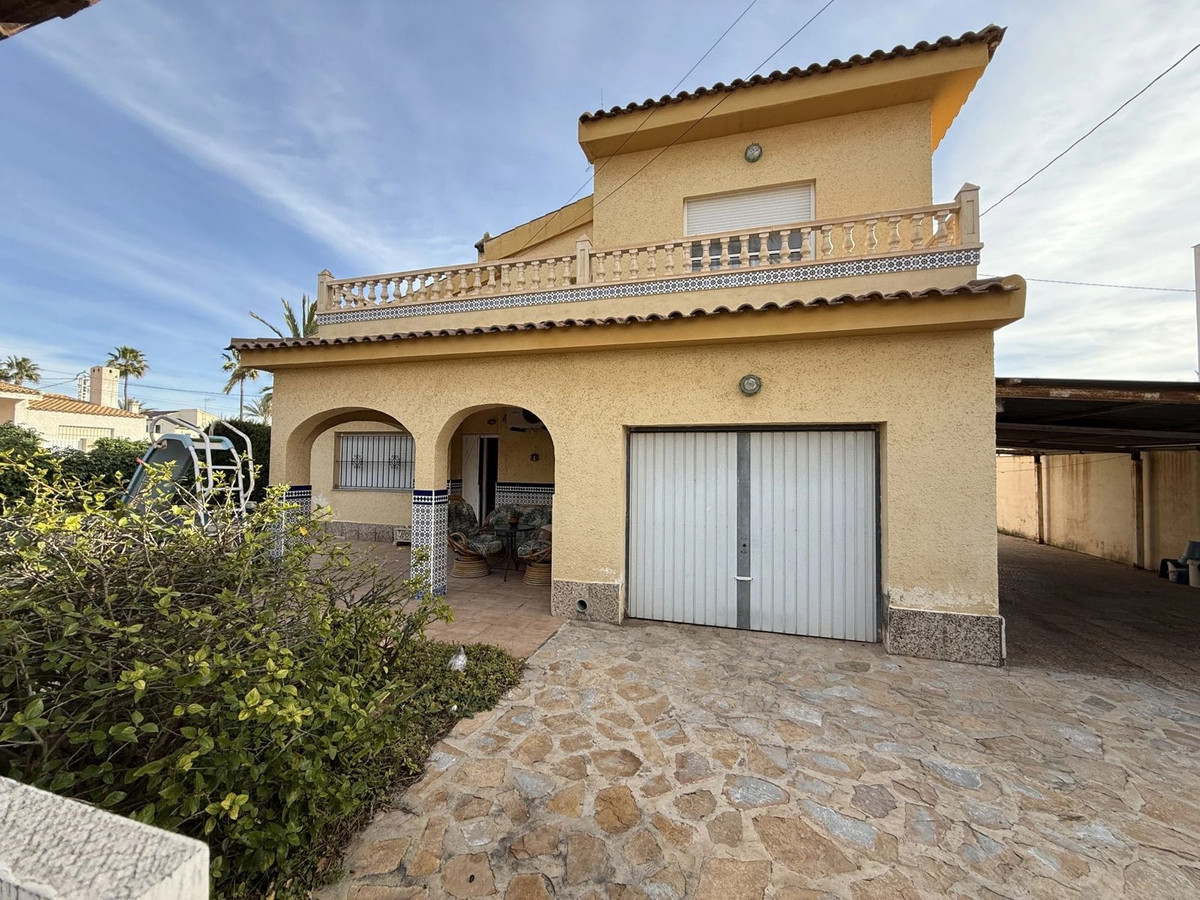 Se vende Villa - Chalet de 6 dormitorios en Costa Blanca, Alicante, España