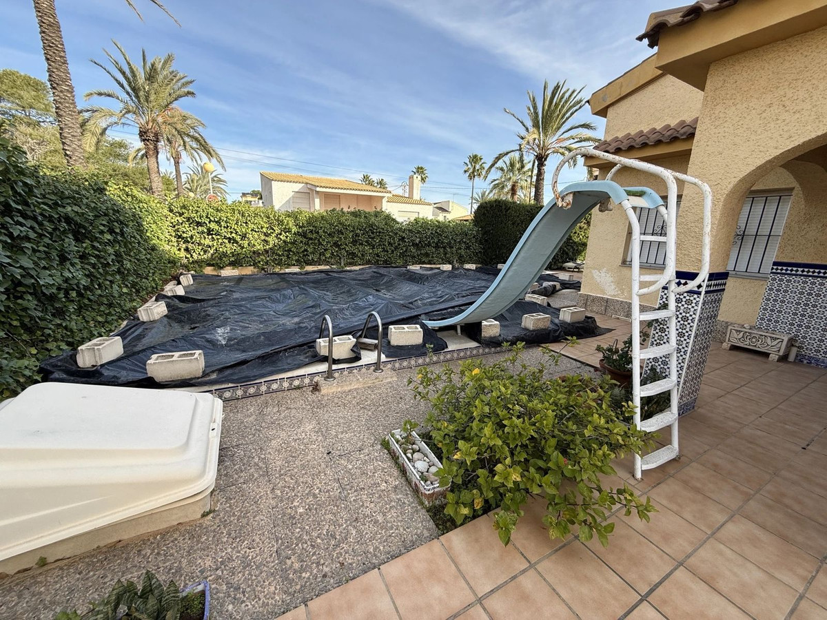 Se vende Villa - Chalet de 6 dormitorios en Costa Blanca, Alicante, España