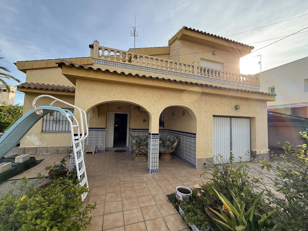 Se vende Villa - Chalet de 6 dormitorios en Costa Blanca, Alicante, España