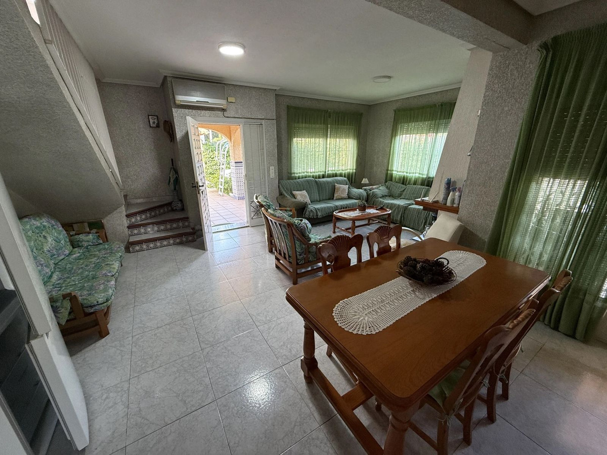 Se vende Villa - Chalet de 6 dormitorios en Costa Blanca, Alicante, España
