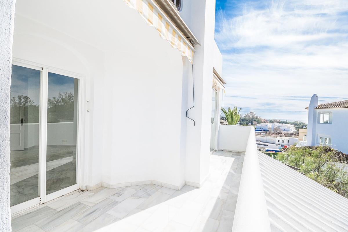2 Bed Apartment for sale in Elviria Costa Del Sol, Málaga, Spain
