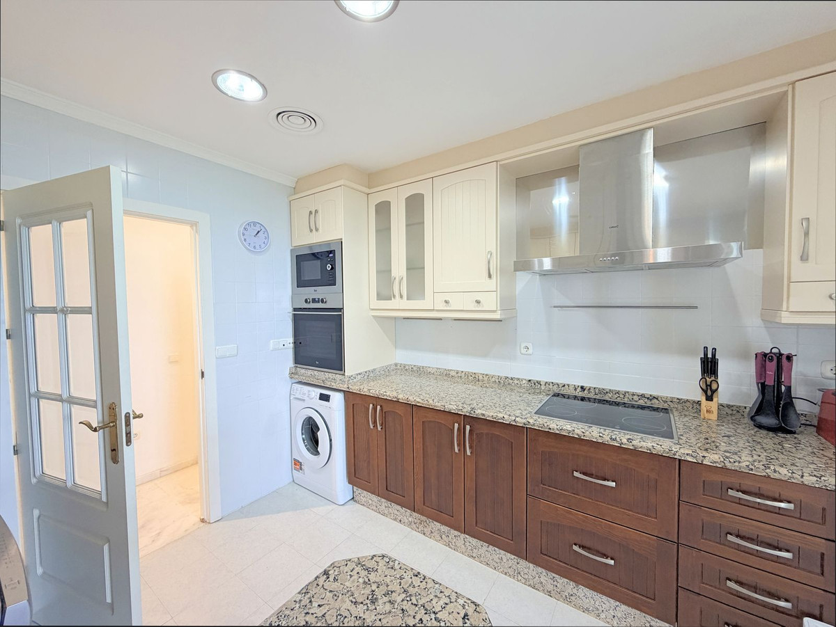 Se vende Apartamento Planta Media de 3 dormitorios en Costa Del Sol, Málaga, España