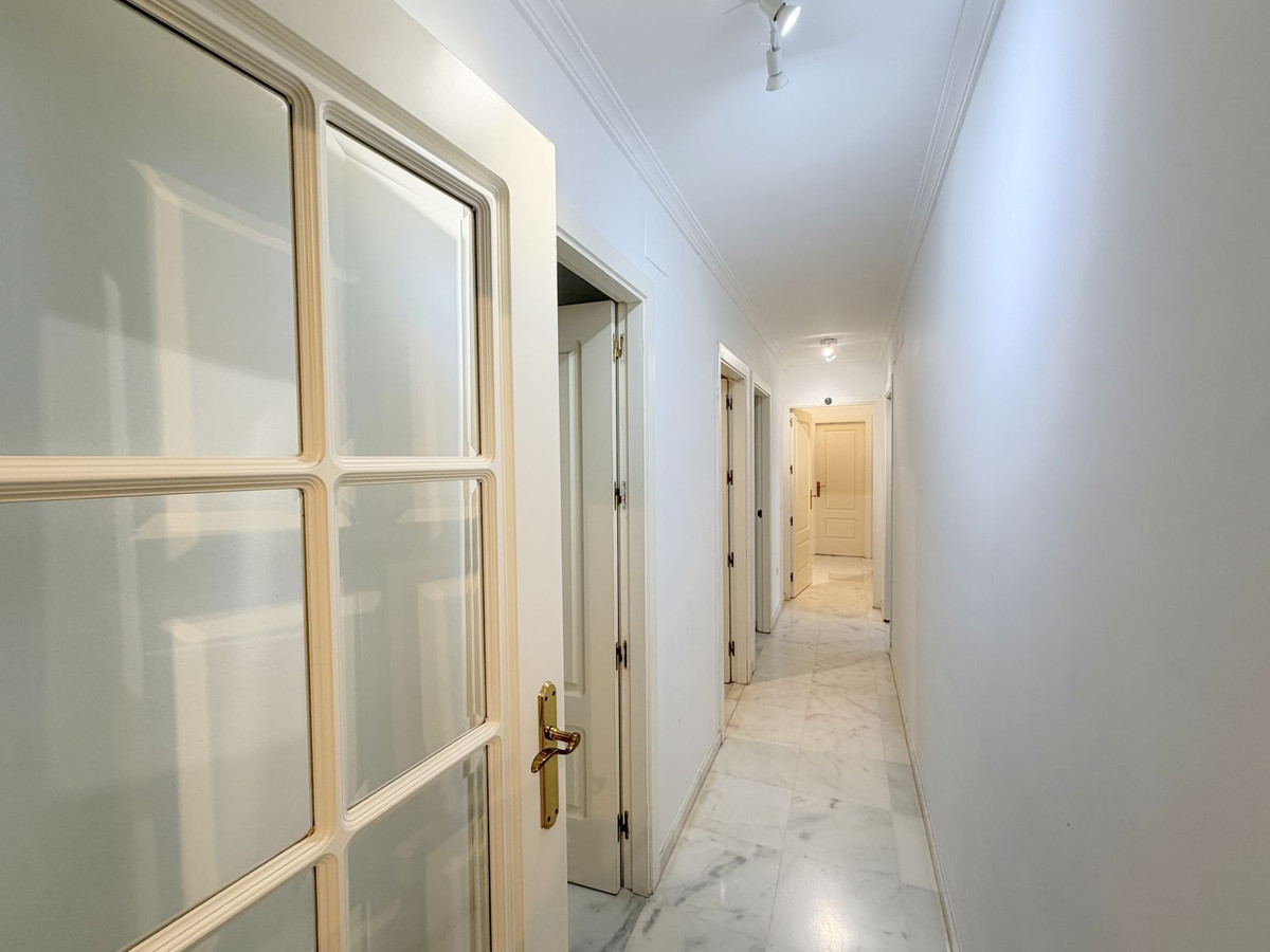 Se vende Apartamento Planta Media de 3 dormitorios en Costa Del Sol, Málaga, España