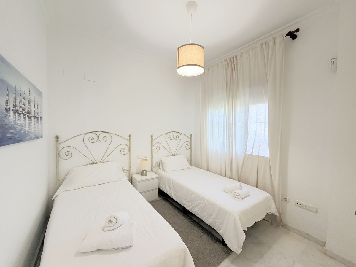 Se vende Apartamento Planta Media de 3 dormitorios en Costa Del Sol, Málaga, España
