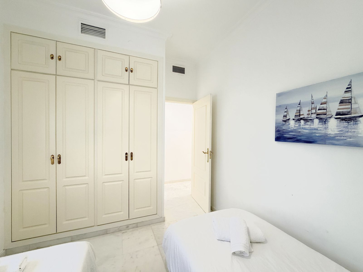 Se vende Apartamento Planta Media de 3 dormitorios en Costa Del Sol, Málaga, España