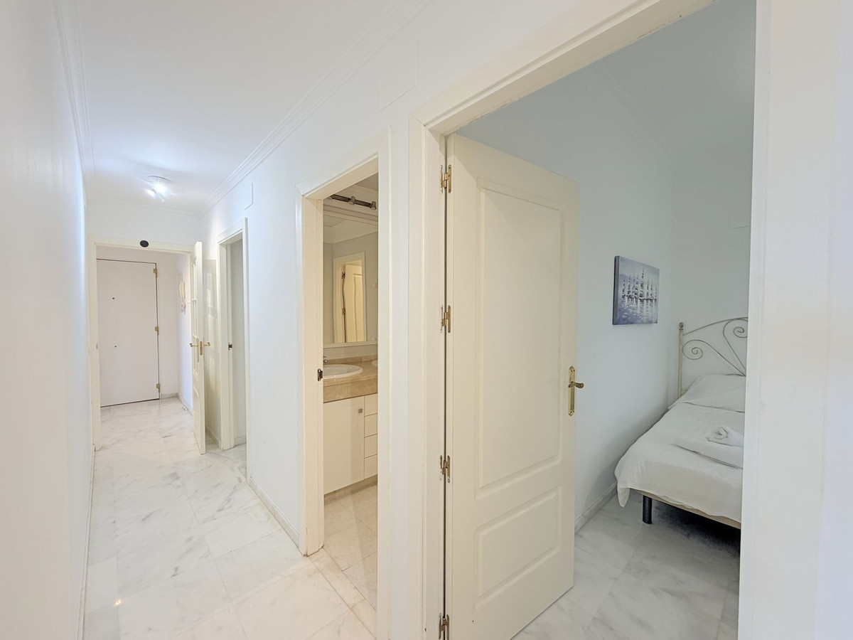 Se vende Apartamento Planta Media de 3 dormitorios en Costa Del Sol, Málaga, España