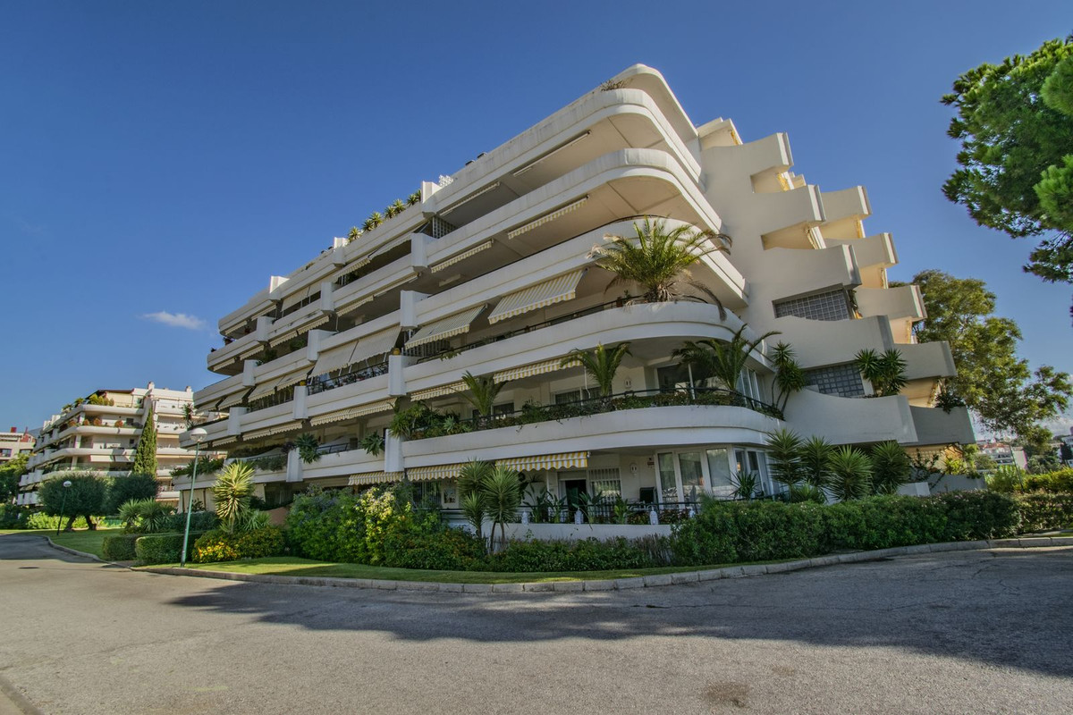 3 Bed Apartment for sale in Guadalmina Alta Costa Del Sol, Málaga, Spain
