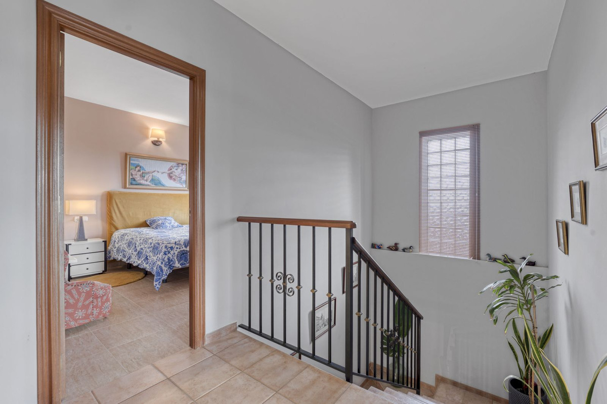 5 Bed Townhouse for sale in Málaga Costa Del Sol, Málaga, Spain