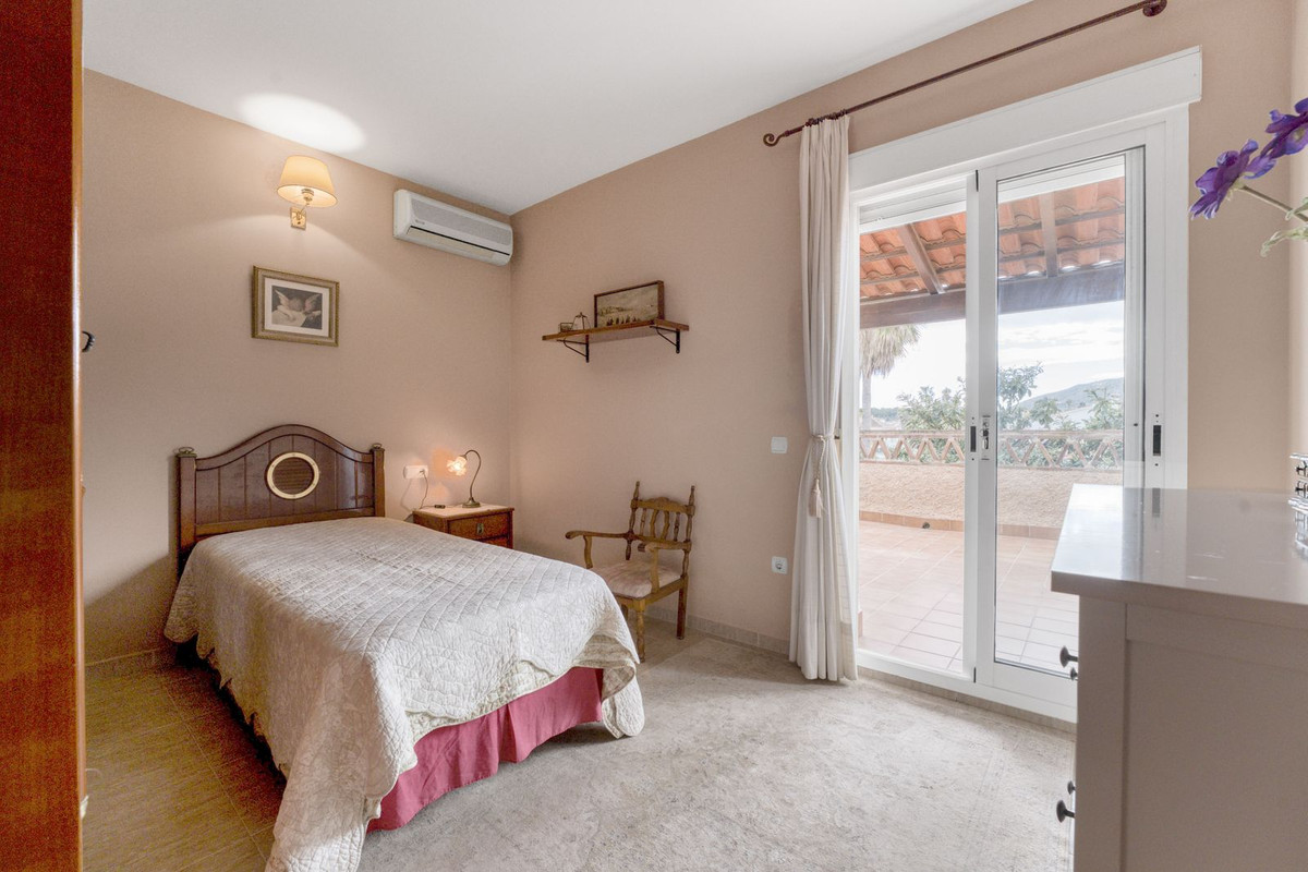 5 Bed Townhouse for sale in Málaga Costa Del Sol, Málaga, Spain