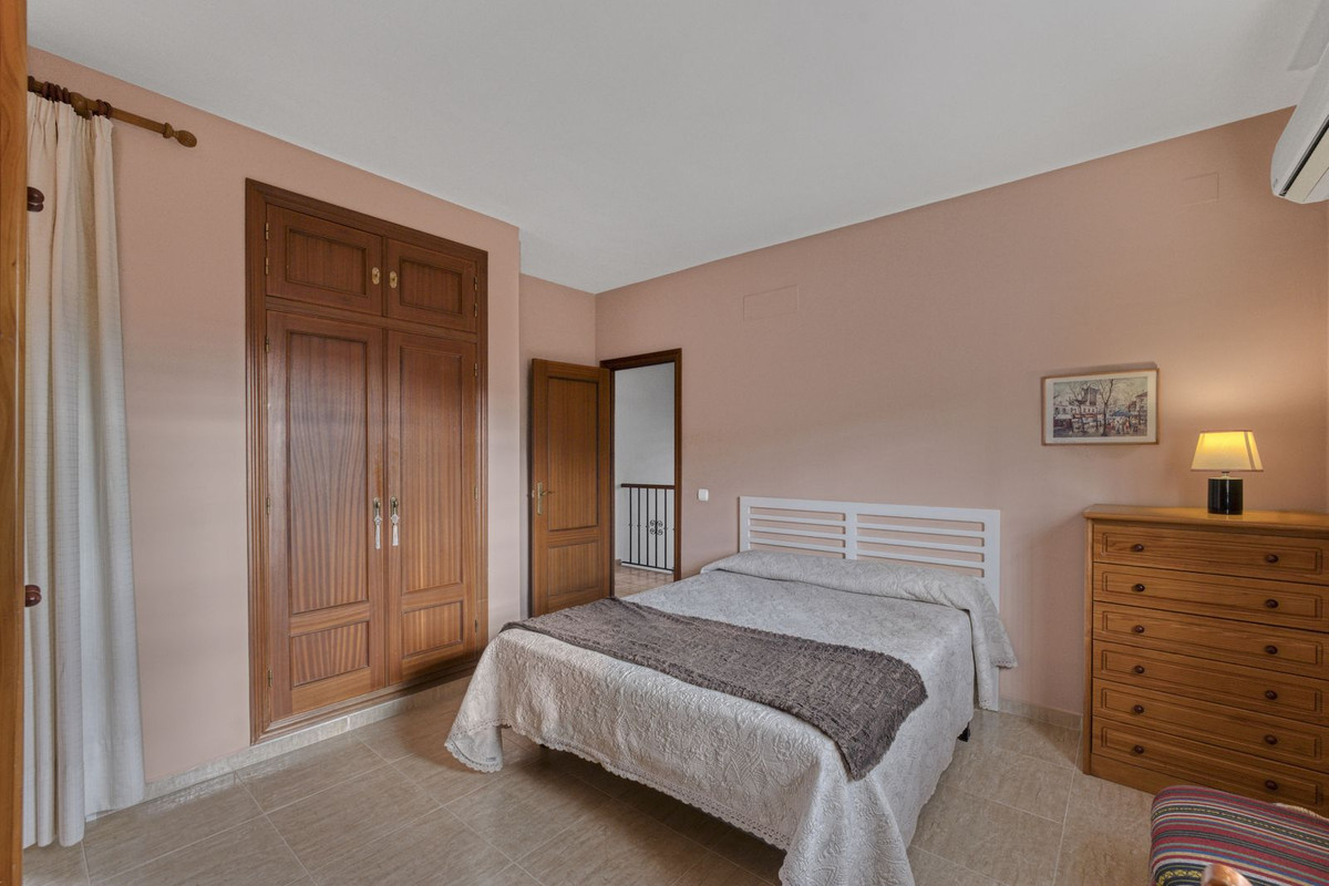 5 Bed Townhouse for sale in Málaga Costa Del Sol, Málaga, Spain