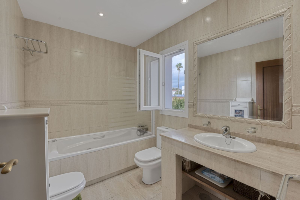 5 Bed Townhouse for sale in Málaga Costa Del Sol, Málaga, Spain
