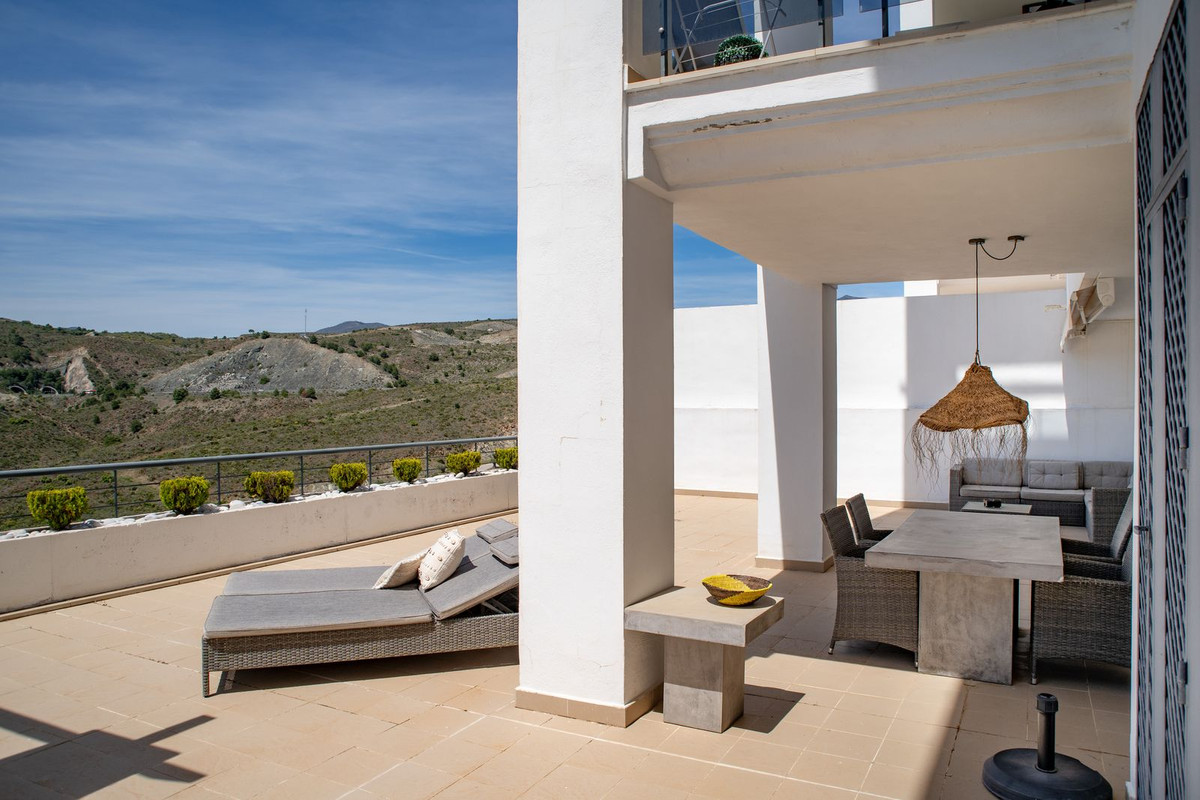 3 Bed Apartment for sale in Benahavís Costa Del Sol, Málaga, Spain