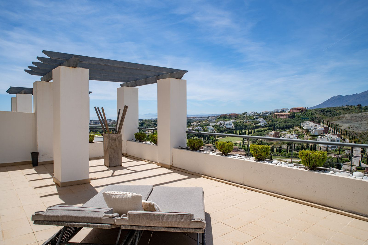 3 Bed Apartment for sale in Benahavís Costa Del Sol, Málaga, Spain