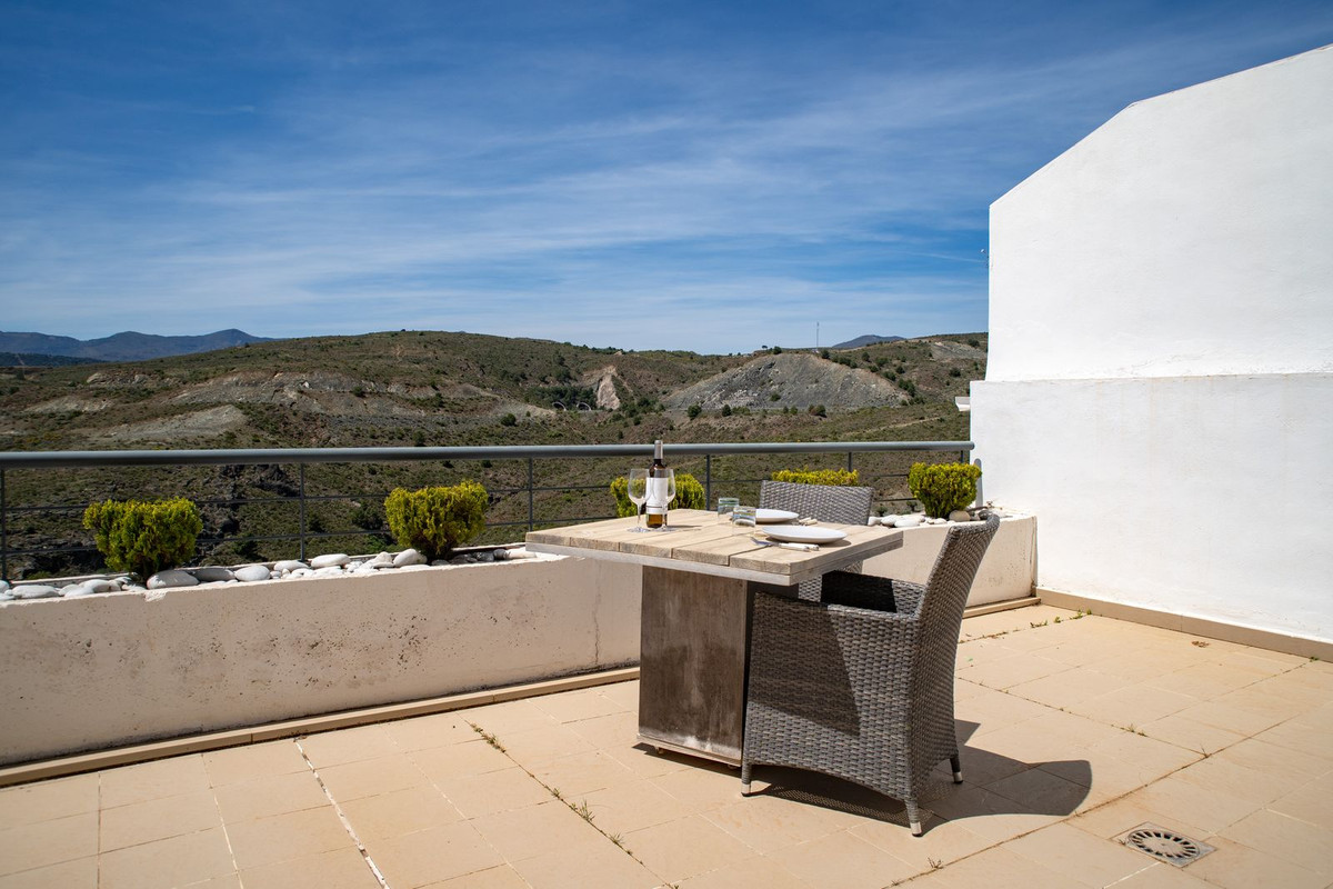 3 Bed Apartment for sale in Benahavís Costa Del Sol, Málaga, Spain