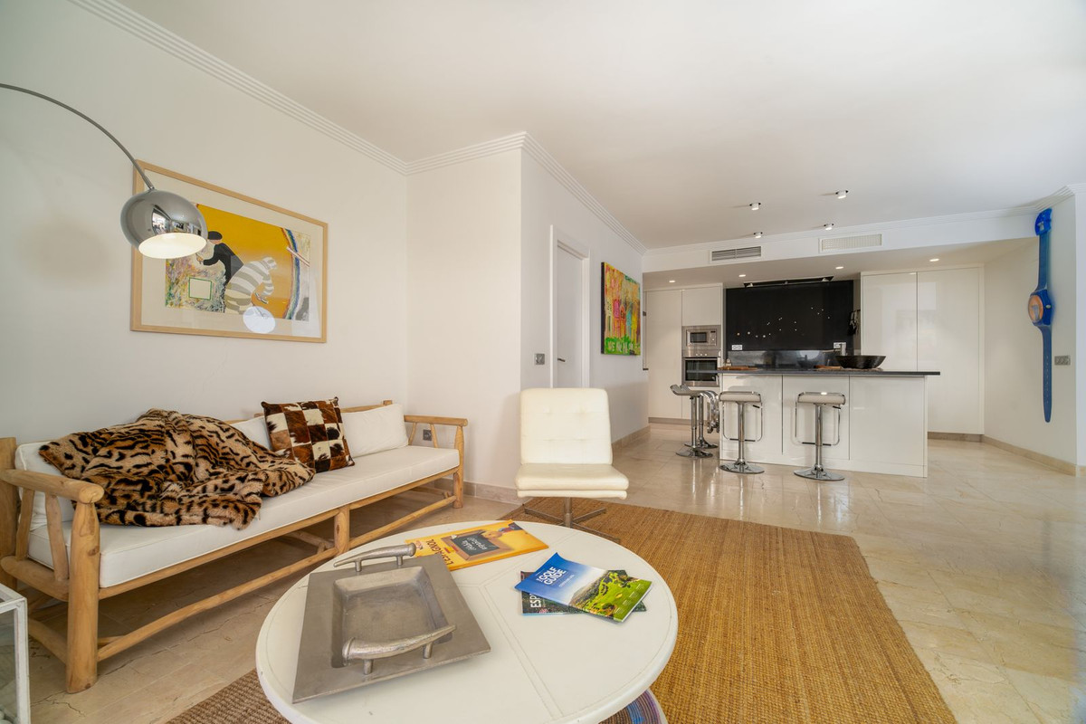 3 Bed Apartment for sale in Benahavís Costa Del Sol, Málaga, Spain
