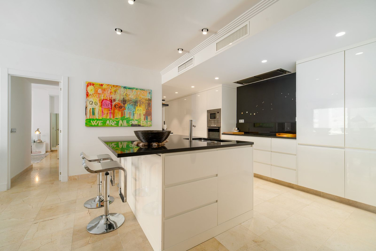 3 Bed Apartment for sale in Benahavís Costa Del Sol, Málaga, Spain