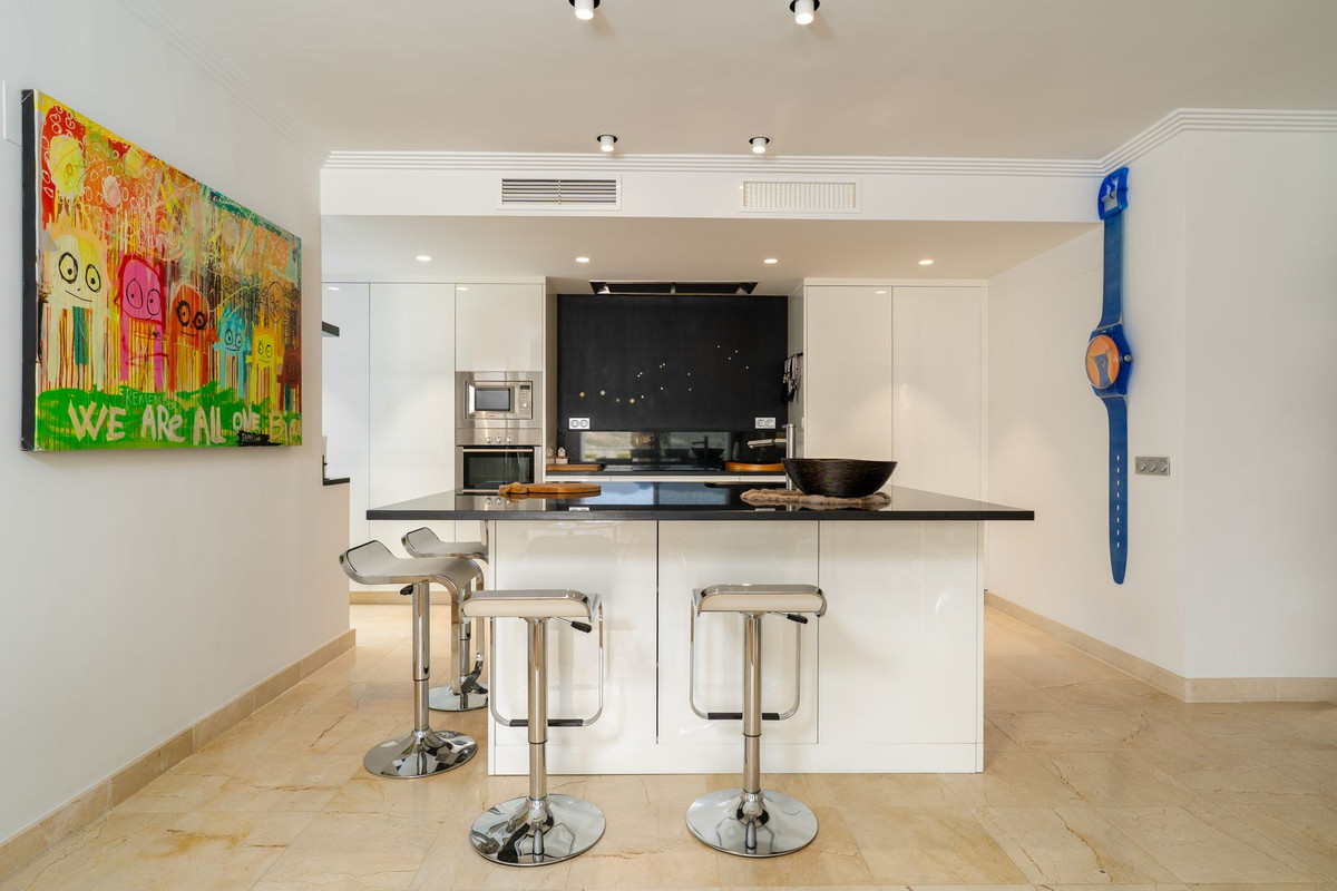 3 Bed Apartment for sale in Benahavís Costa Del Sol, Málaga, Spain