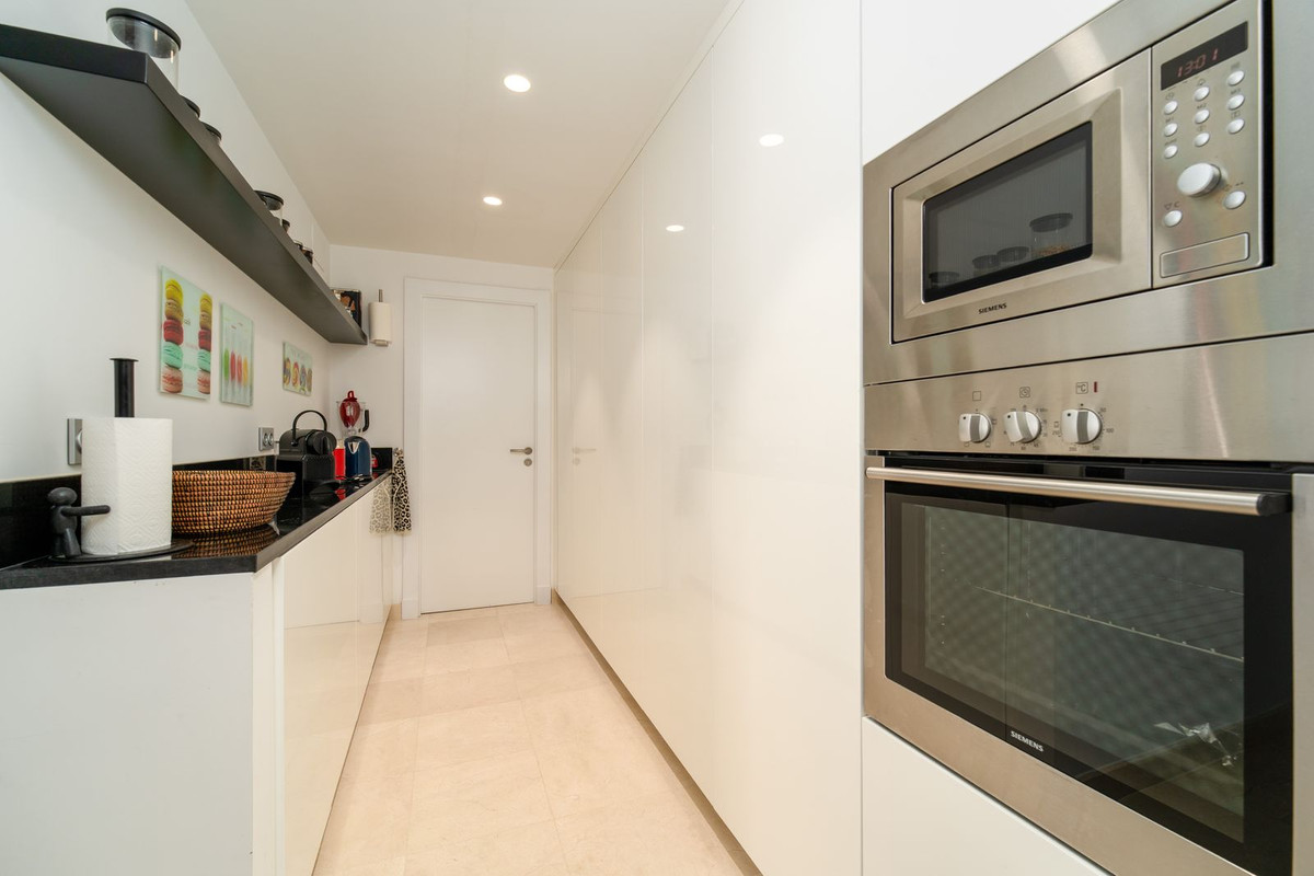 3 Bed Apartment for sale in Benahavís Costa Del Sol, Málaga, Spain