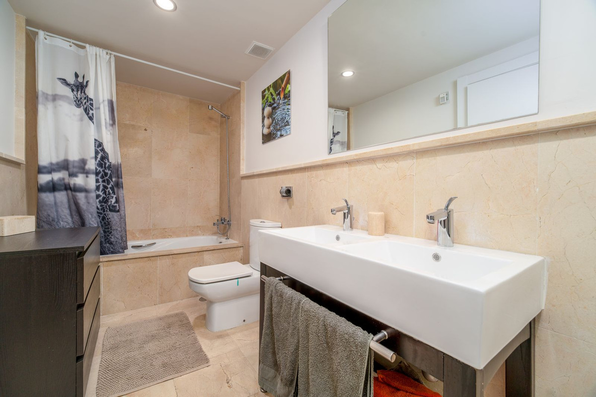 3 Bed Apartment for sale in Benahavís Costa Del Sol, Málaga, Spain
