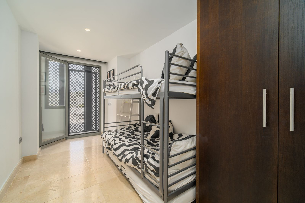 3 Bed Apartment for sale in Benahavís Costa Del Sol, Málaga, Spain