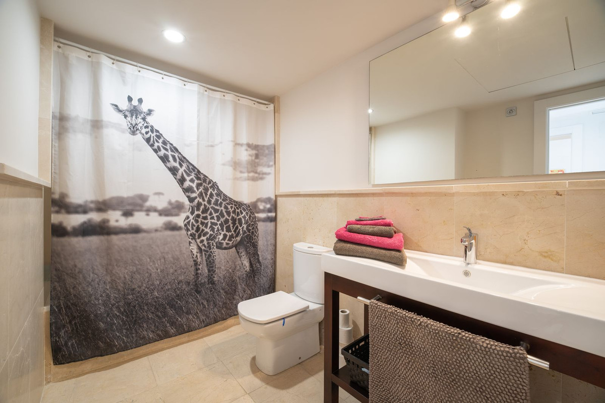 3 Bed Apartment for sale in Benahavís Costa Del Sol, Málaga, Spain