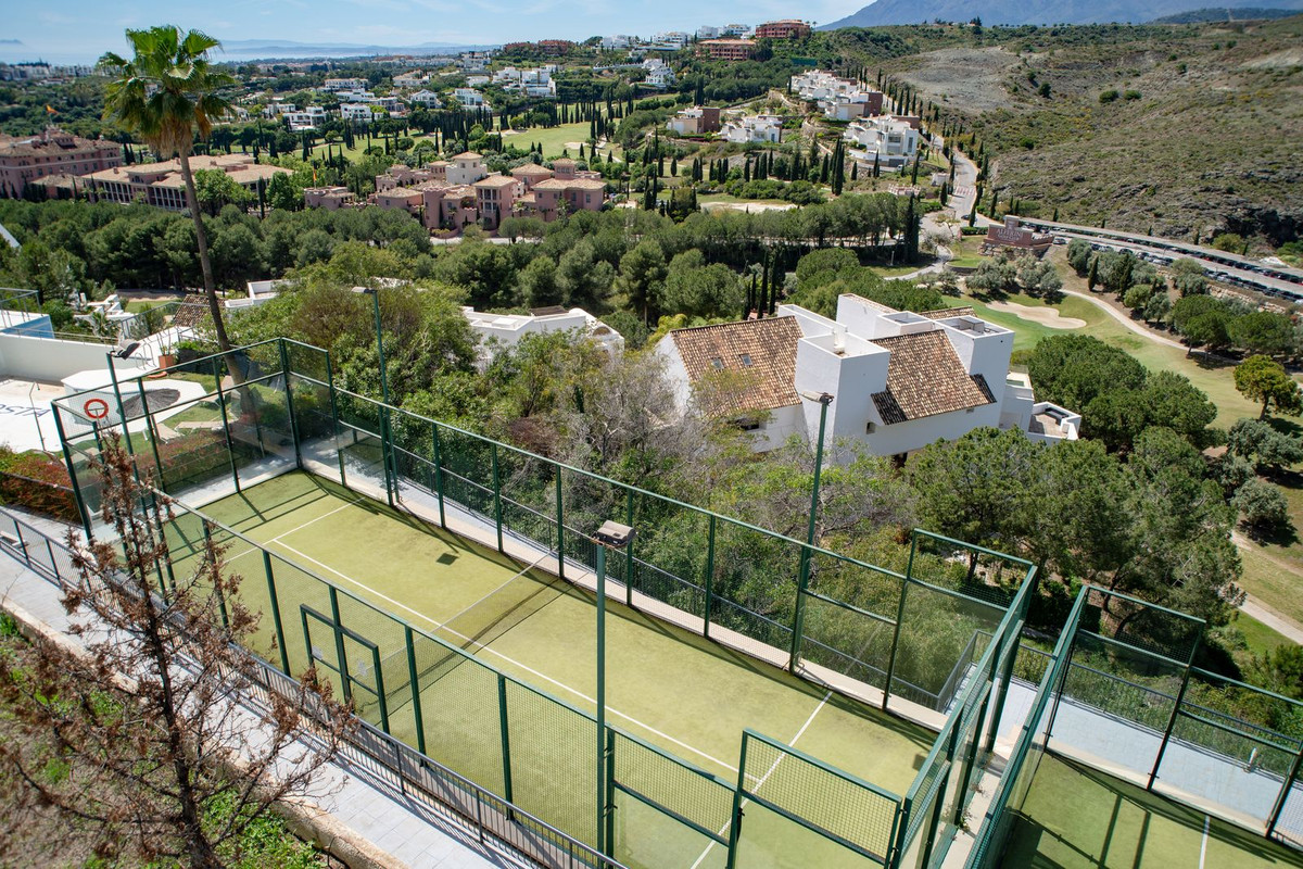 3 Bed Apartment for sale in Benahavís Costa Del Sol, Málaga, Spain