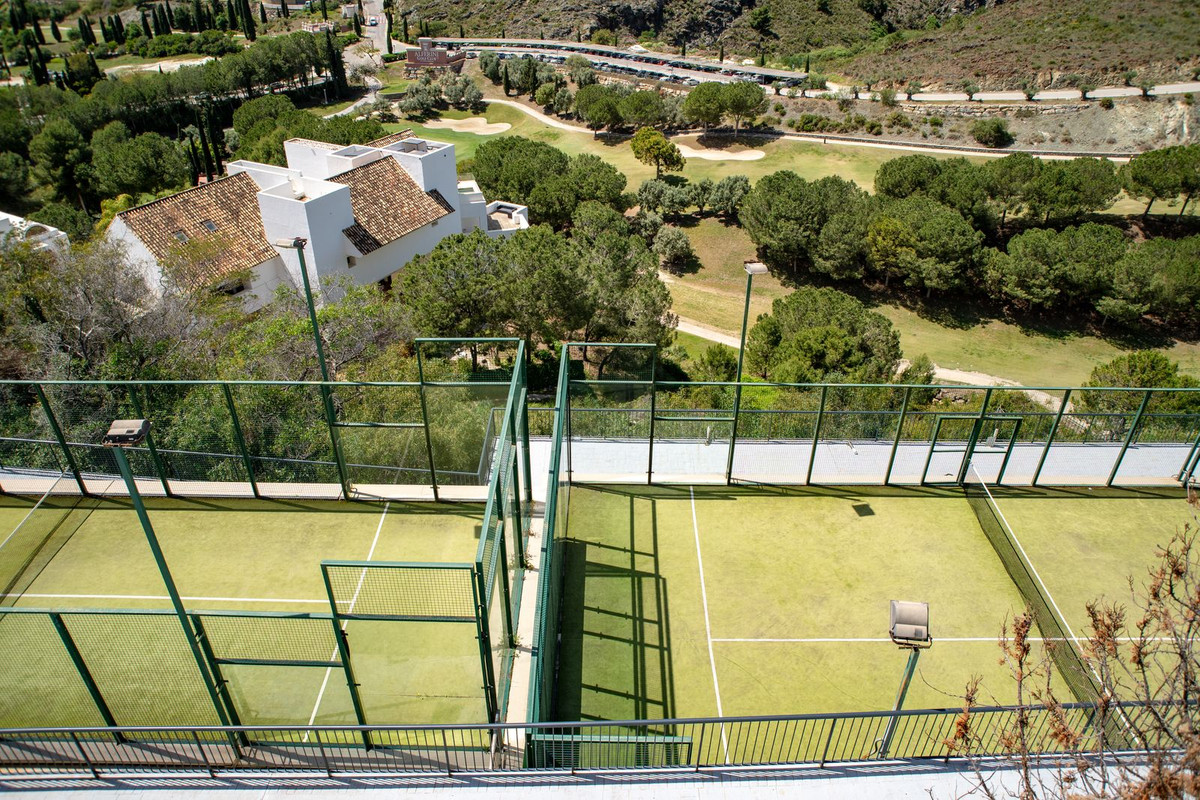 3 Bed Apartment for sale in Benahavís Costa Del Sol, Málaga, Spain