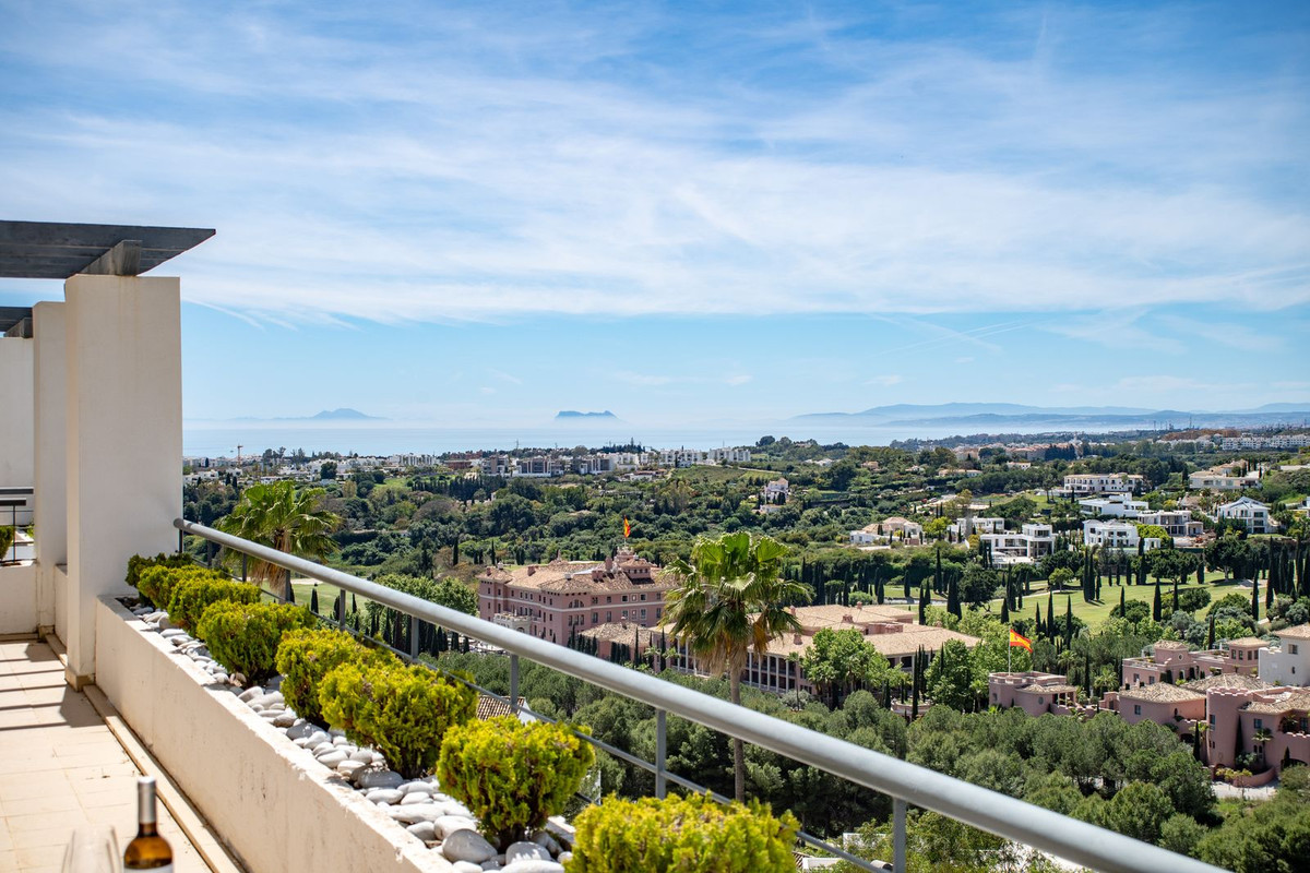 3 Bed Apartment for sale in Benahavís Costa Del Sol, Málaga, Spain